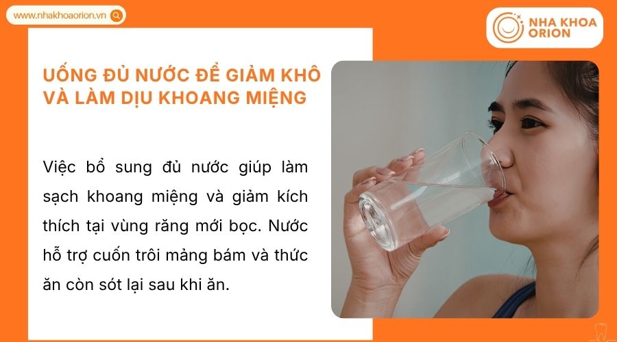 Uống đủ nước gi&uacute;p l&agrave;m sạch khoang miệng, giảm &ecirc; buốt v&agrave; hỗ trợ răng sứ ổn định hơn