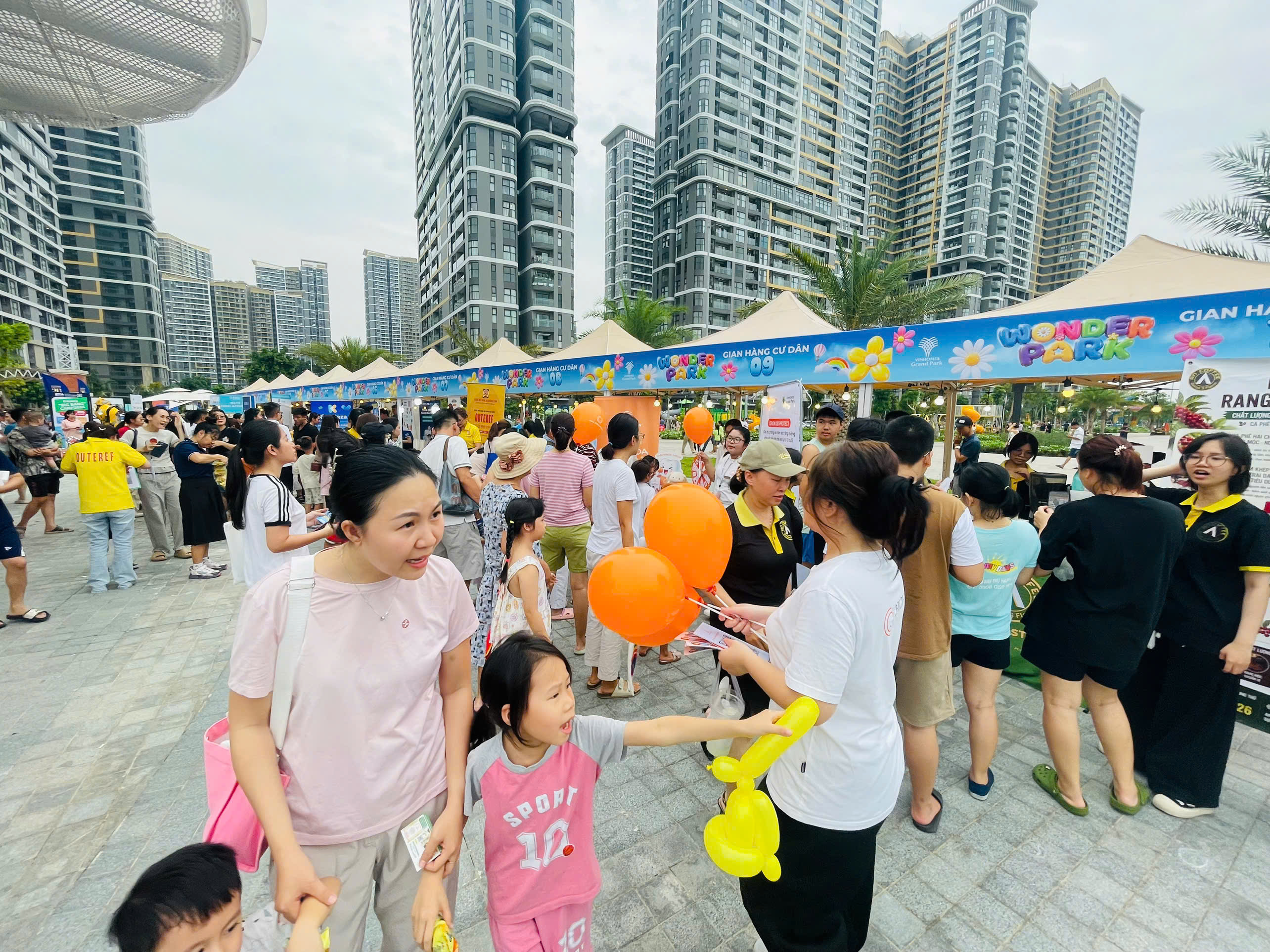 Cư dân đông đúc tại Ngày hội Thiếu nhi Wonder Park