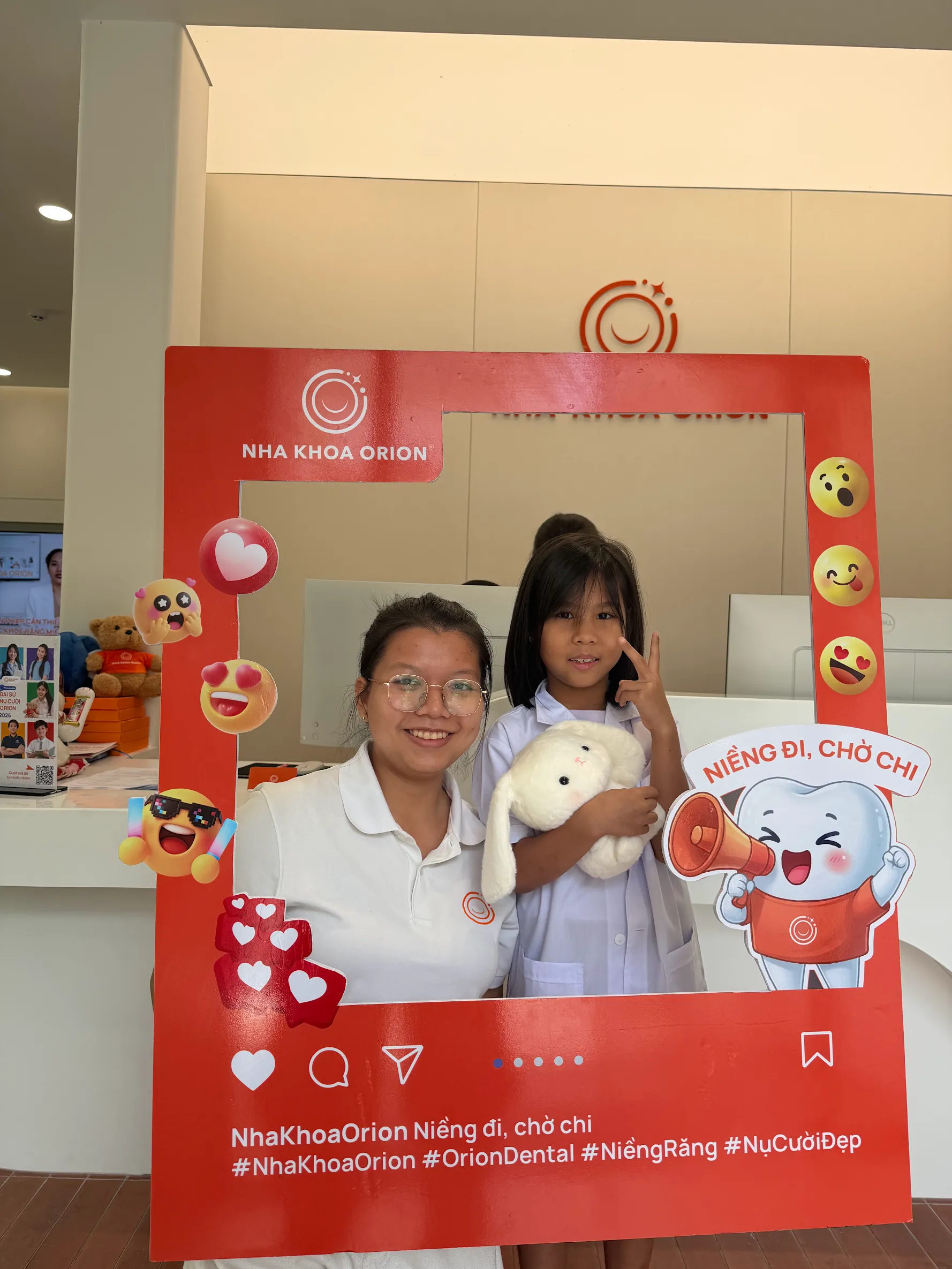 Kh&aacute;ch h&agrave;ng check in Ng&agrave;y Hội Niềng Răng tại Nha Khoa Orion