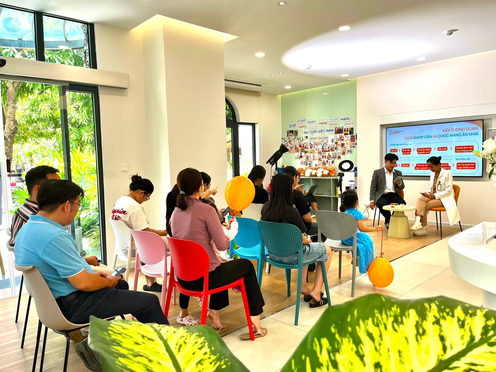 Talkshow nhận được sự quan t&acirc;m của đ&ocirc;ng đảo kh&aacute;ch h&agrave;ng