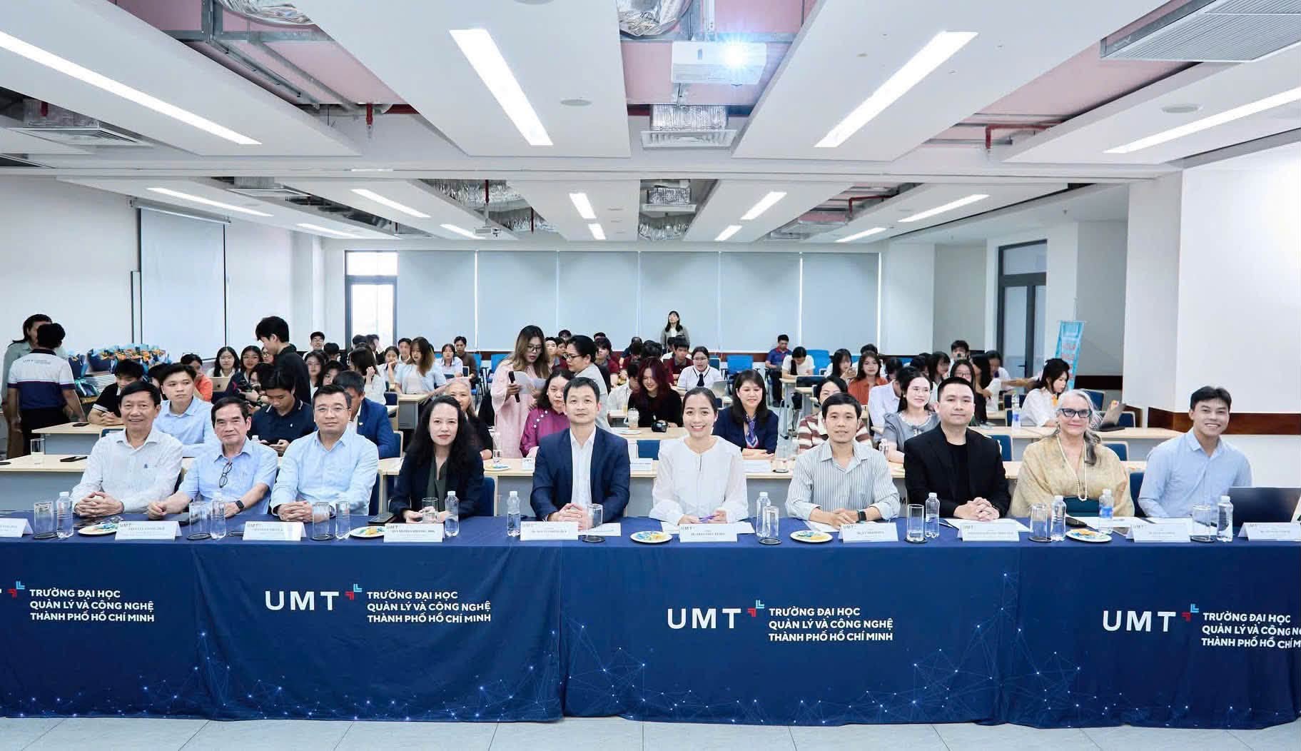 Ban giám khảo cuộc thi Smart Gen'S