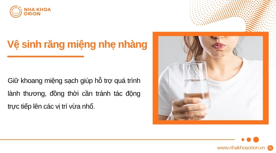 Vệ sinh nhẹ nhàng giúp khoang miệng sạch mà không tác động mạnh lên vết thương