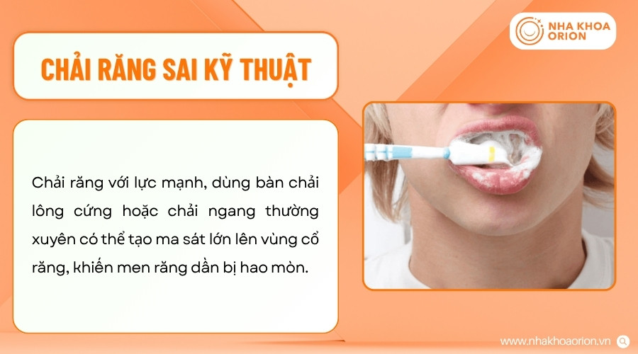 Chải răng qu&aacute; mạnh hoặc sai hướng c&oacute; thể l&agrave;m tăng ma s&aacute;t v&agrave; g&acirc;y m&ograve;n v&ugrave;ng cổ răng